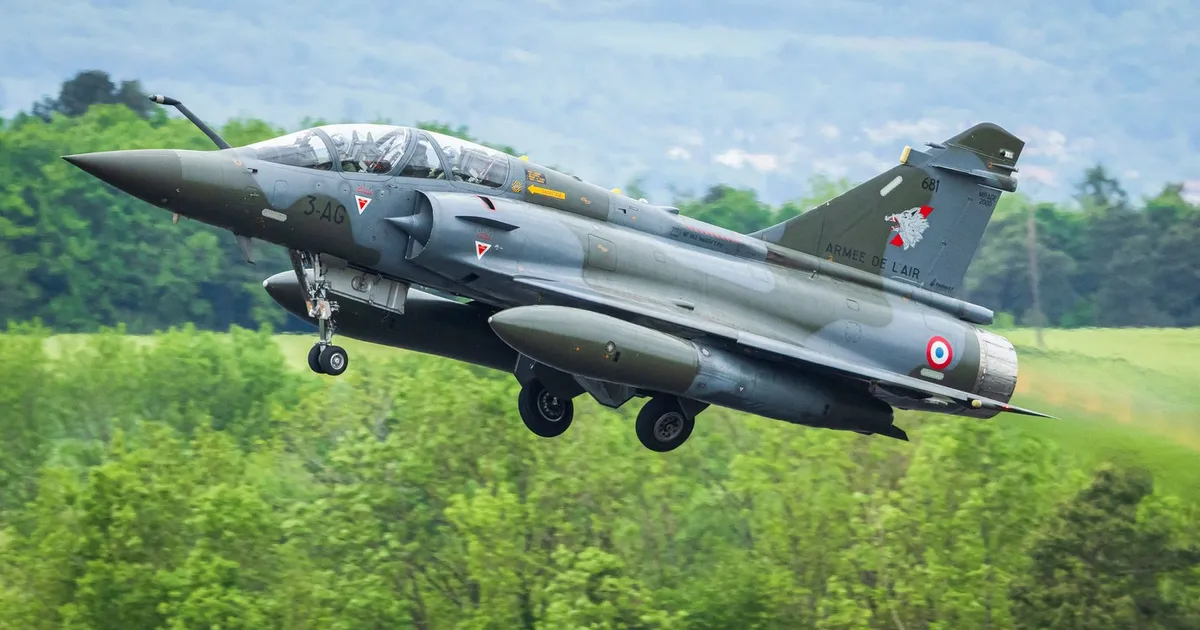 Tragedie în Franța: Un avion de luptă Mirage 2000D s-a prăbușit lângă Nancy, un militar a murit