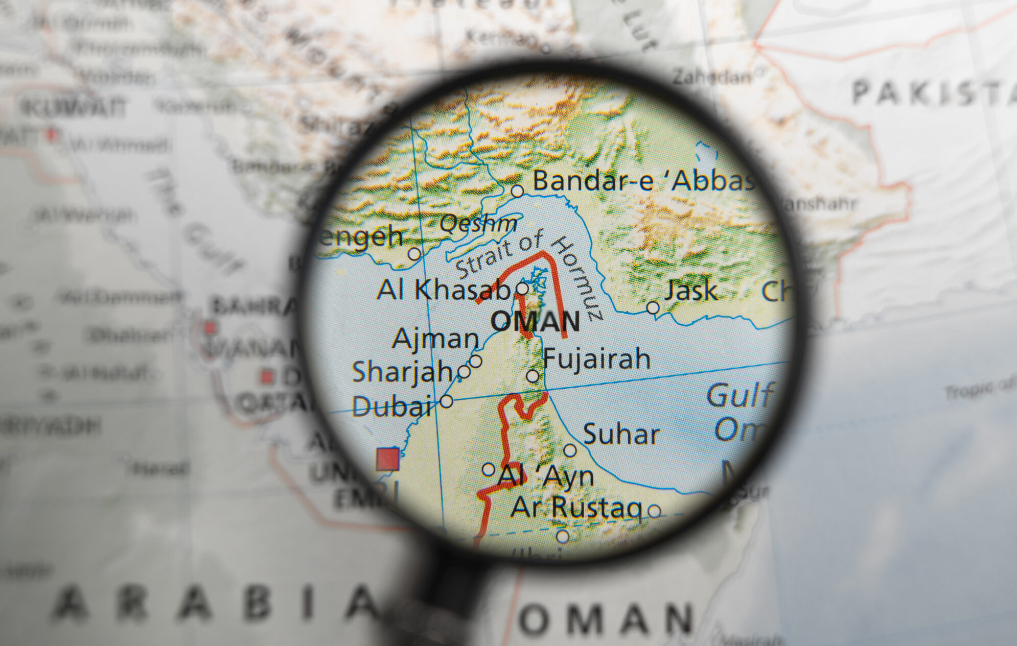 Iran amenință cu distrugerea cablurilor submarine de internet din Strâmtoarea Ormuz ca pedeapsă pentru atacuri