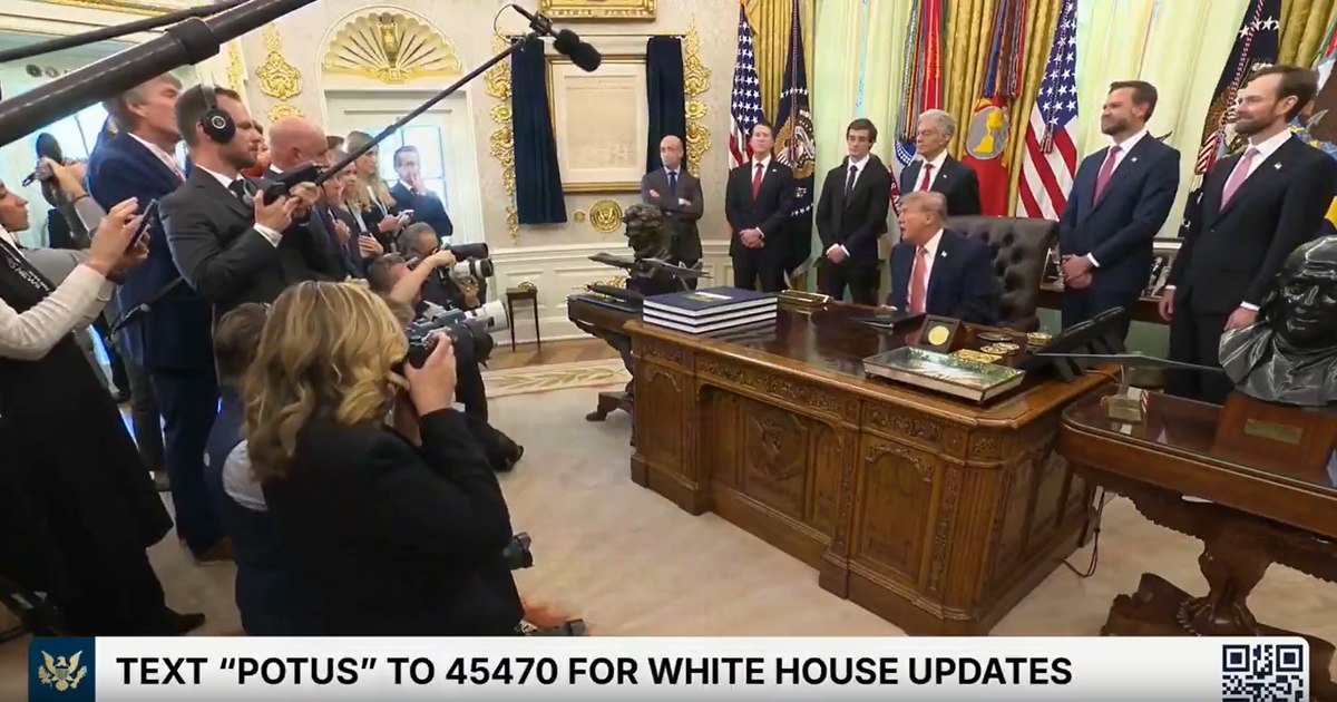 Donald Trump a avut un schimb de replici agresiv cu un jurnalist în Biroul Oval