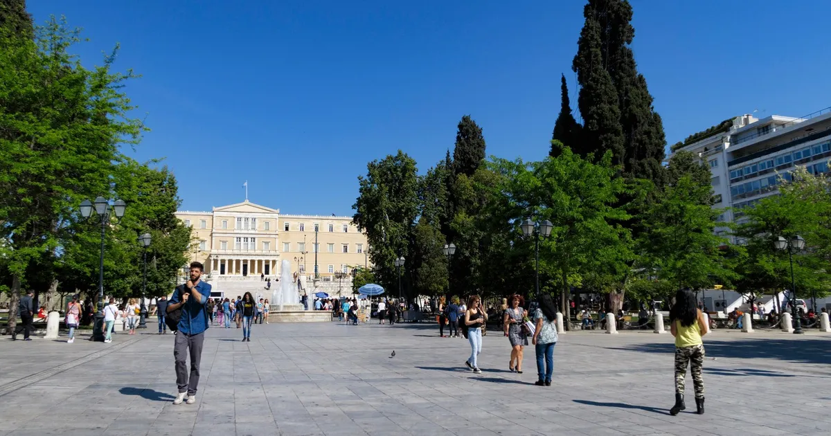 Proteste masive în Grecia: Elevi, studenți și funcționari ies în stradă împotriva costului vieții