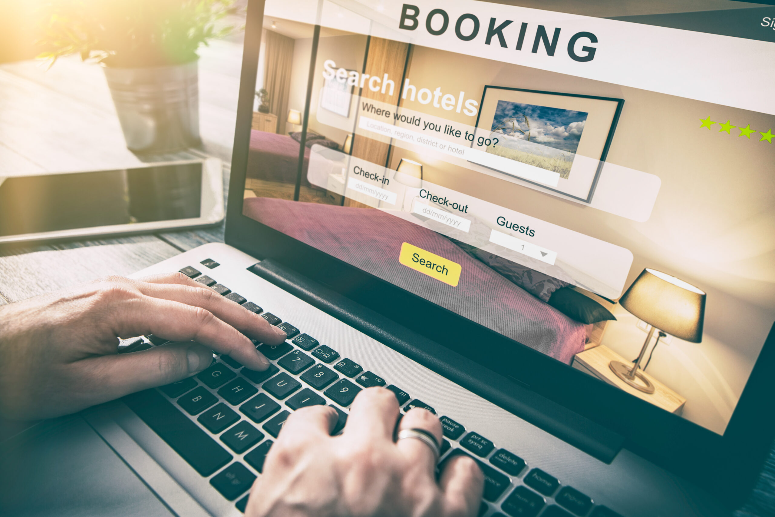 Comisia Europeană lansează o investigație oficială împotriva platformei Booking