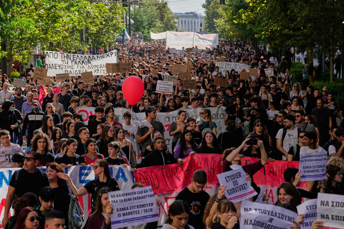 Proteste masive în Grecia: mii de elevi și profesori cer fonduri suplimentare pentru educație