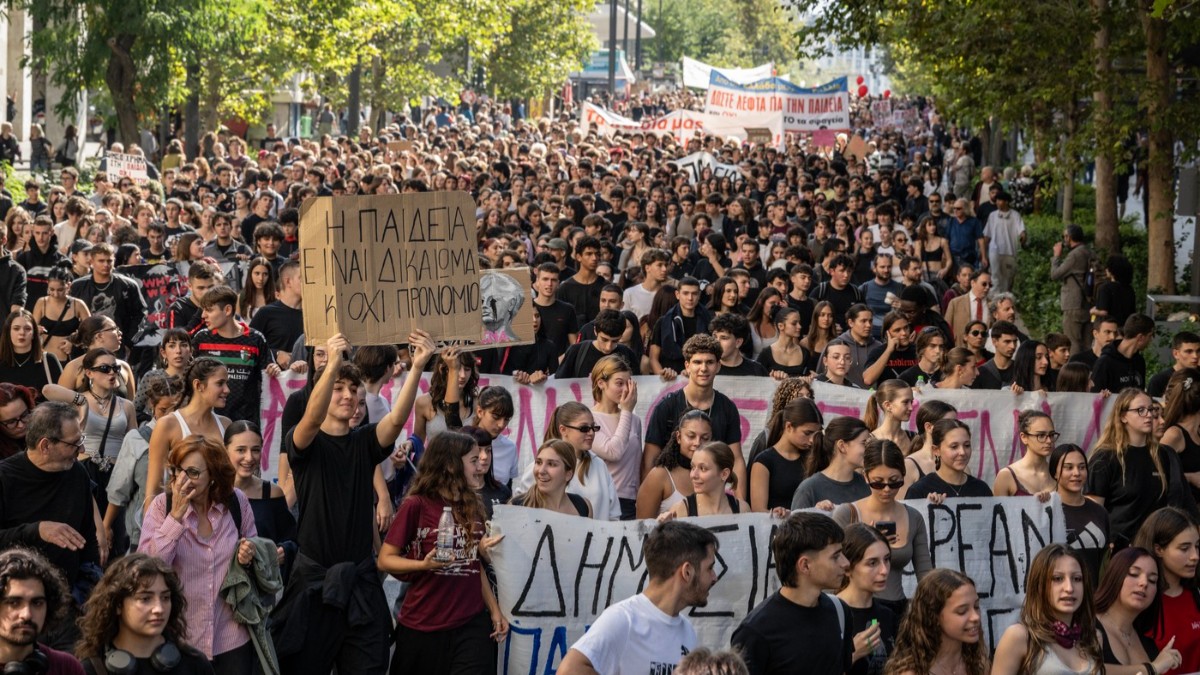 Proteste masive în Grecia: peste 10.000 de persoane au manifestat împotriva scumpirilor și a crizei din educație
