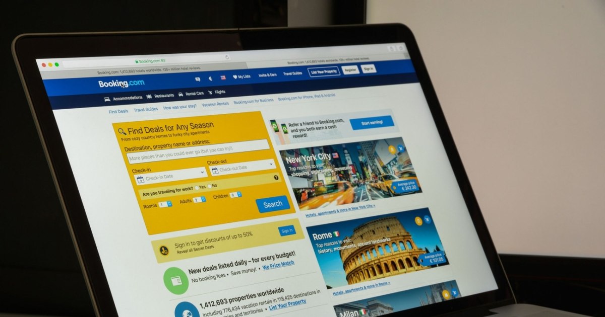 Comisia Europeană investighează Booking.com pentru fraude și anunțuri false de cazare