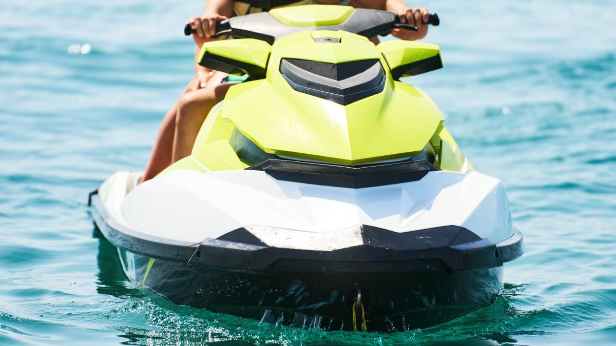 Un român a traversat ilegal granița dintre Canada și SUA pe un jet ski pentru a spăla bani în Los Angeles