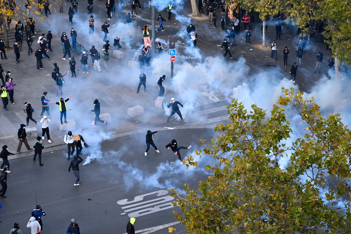 Franța se pregătește pentru un weekend de proteste masive și riscul unor jafuri în marile orașe