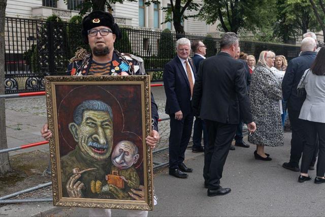 Polonia a reținut un al doilea suspect în cazul omuciderii artistului rus care îl critica pe Putin