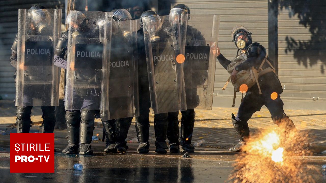 Scene de violență în Parlamentul Albaniei în contextul protestelor masive din Tirana