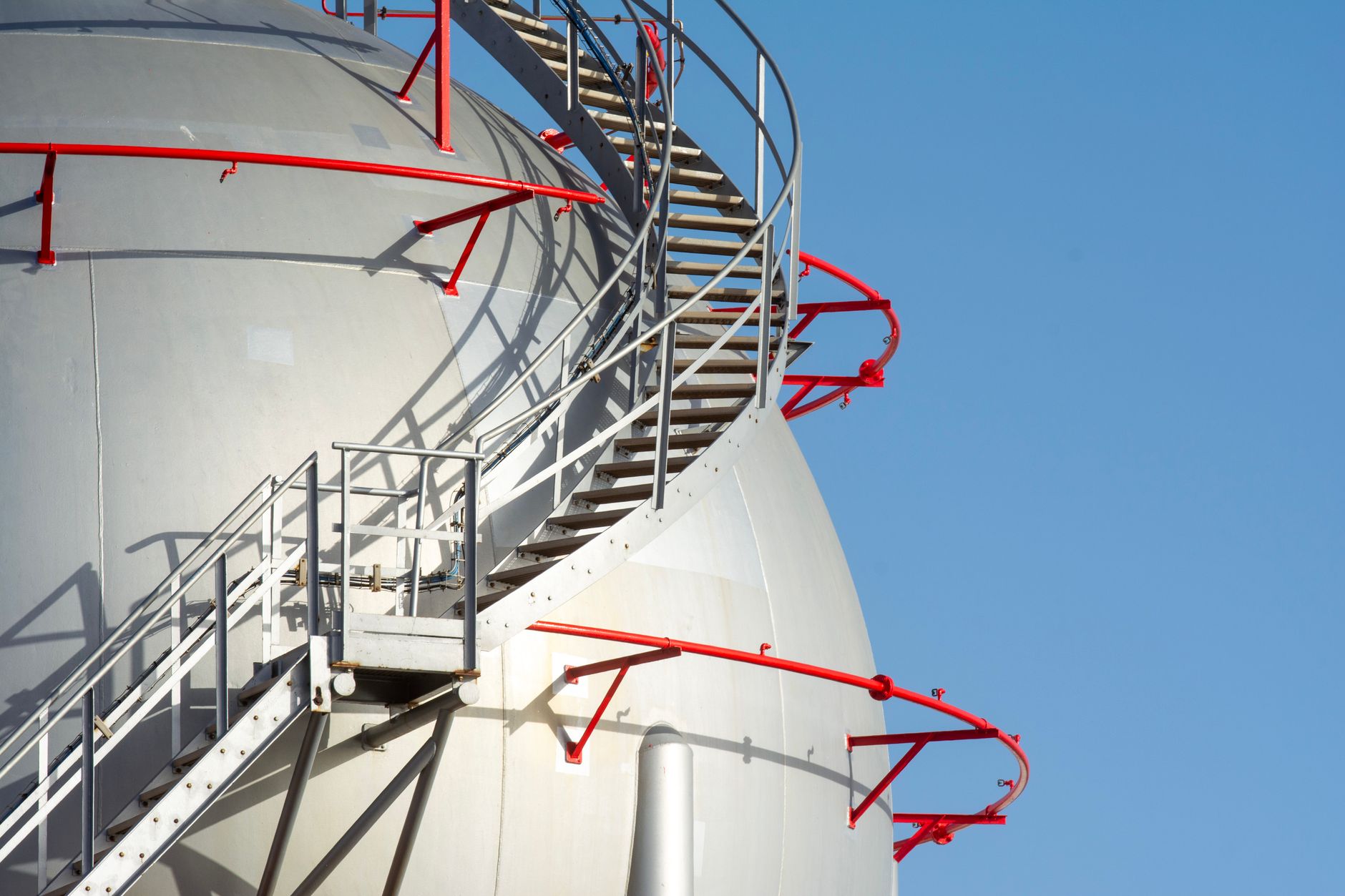Prețurile la motorină ar putea rămâne ridicate în ciuda acordului dintre Trump și Rusia