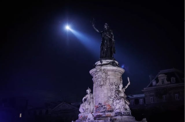 Paris impune restricții de circulație și interzice adunările în zone cheie ale capitalei franceze