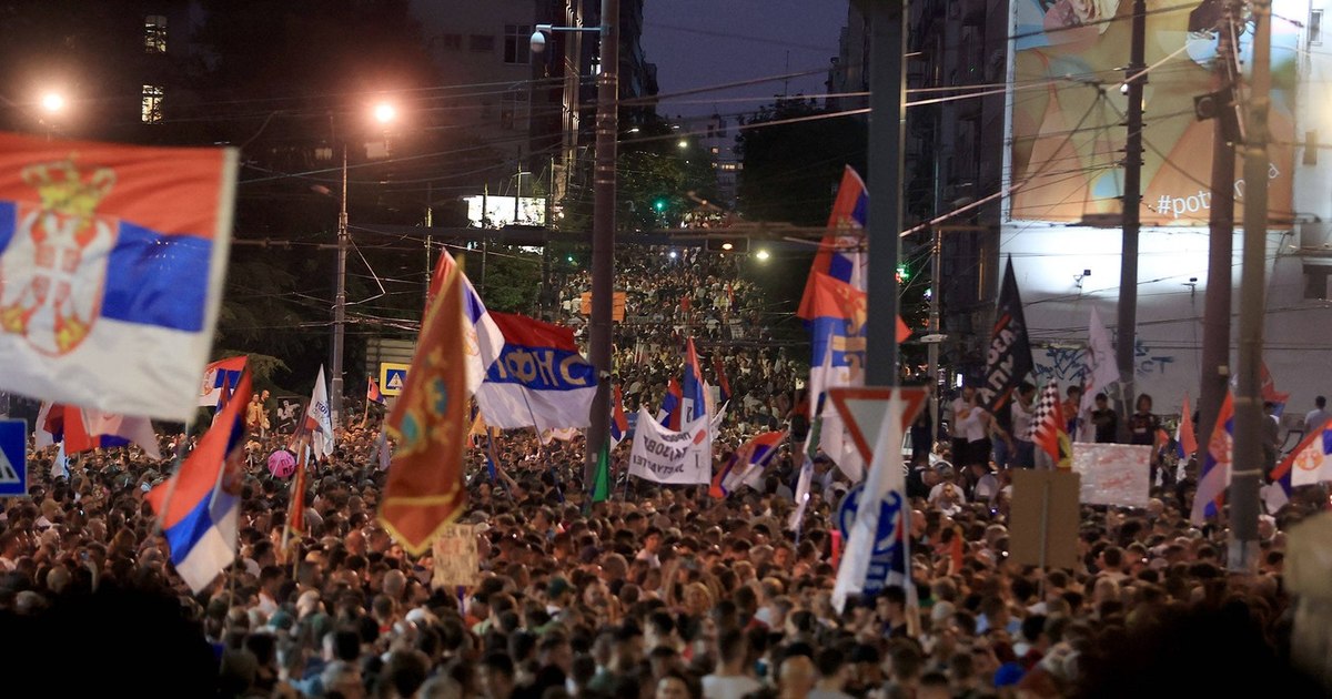 Alegeri parlamentare decisive în Serbia: Lista Studenților contestă puterea lui Aleksandar Vučić