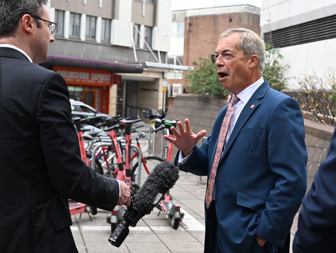 Investigație ITV cu camera ascunsă dezvăluie rasism și apeluri la violență în partidul lui Nigel Farage