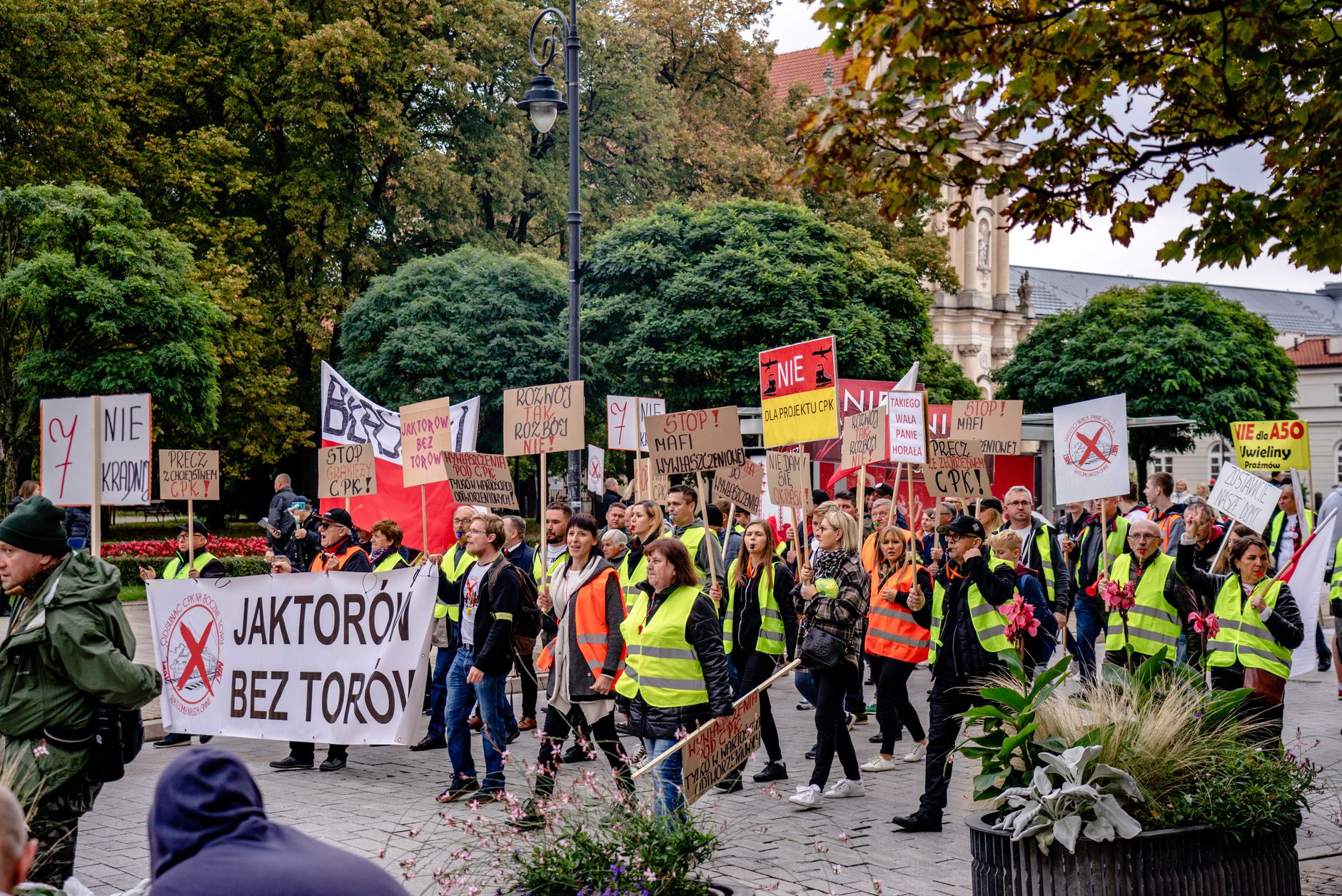 Val de proteste în Europa: Inflația și criza imobiliară amenință stabilitatea guvernelor