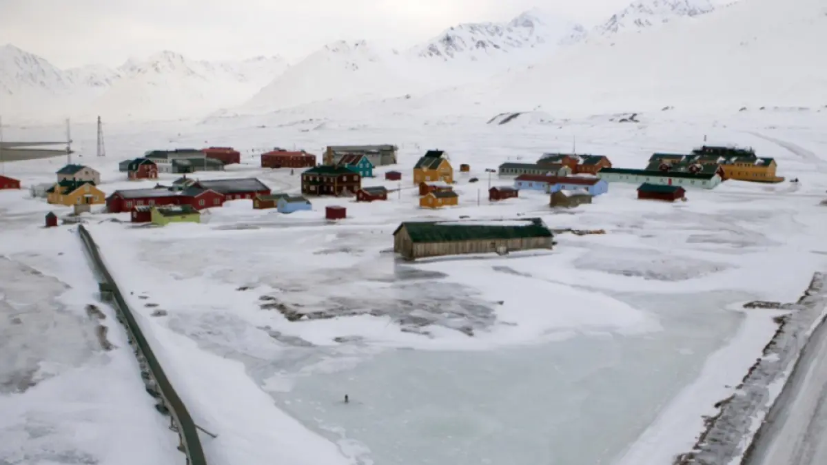 Submarine rusești au fost surprinse în Arctica în încercarea de a simula sabotarea cablurilor submarine