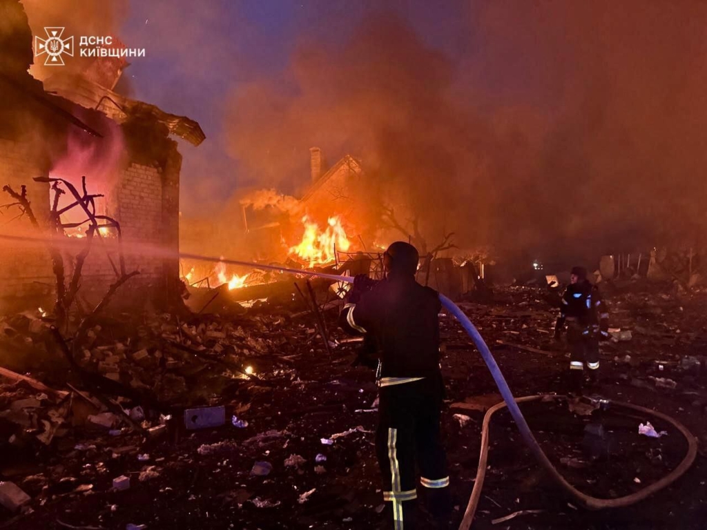 Atac masiv cu drone rusești asupra orașului Sumî: cartiere rezidențiale lovite și persoane rănite