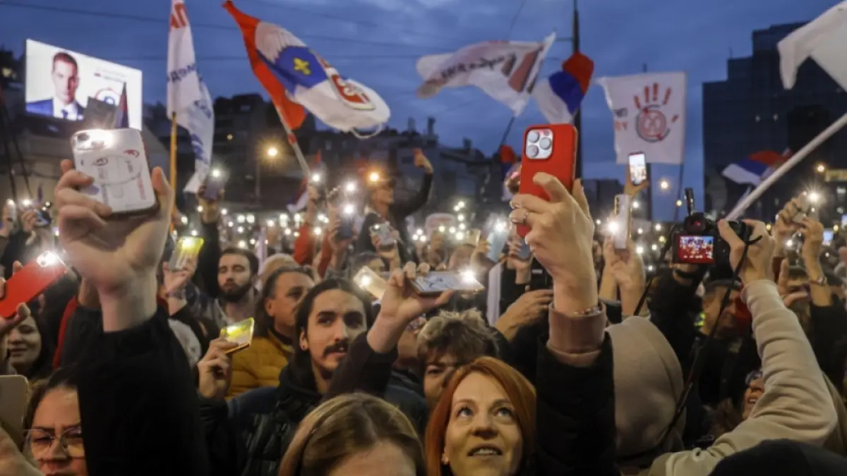 Miting masiv în Belgrad: Studenții din Serbia cer înlăturarea partidului lui Aleksandar Vucic