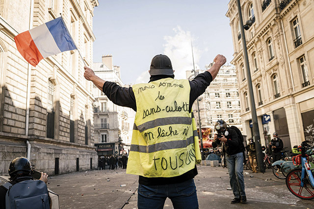 Franța se pregătește pentru un weekend de proteste masive și intervenții ale armatei