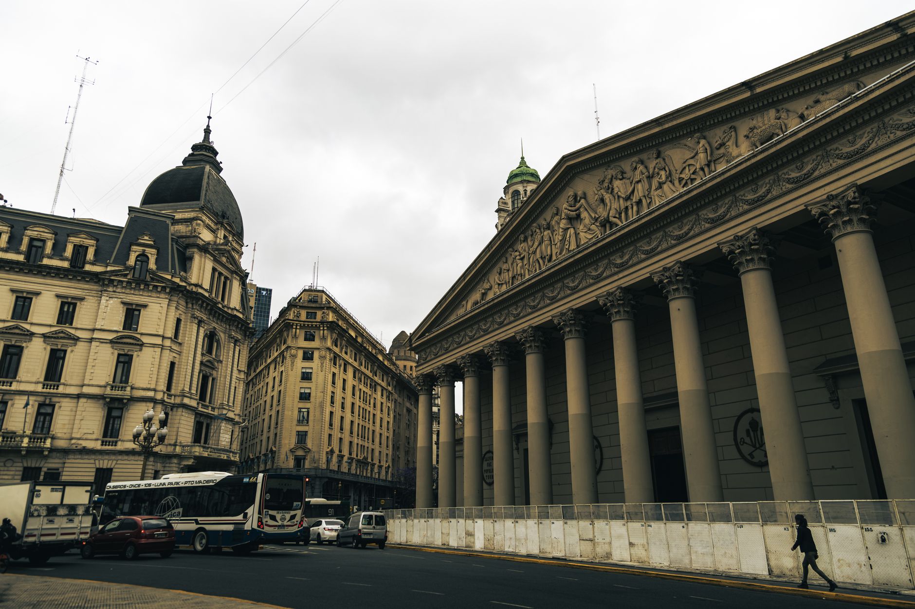 Franța așteaptă decizia Moody’s privind ratingul de credit sub presiunea crizei bugetare și a protestelor