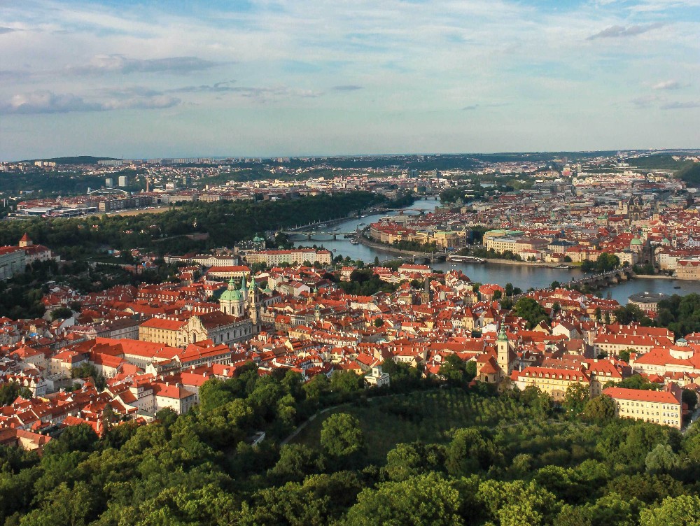 Praga trece printr-o transformare urbană masivă, susținută de investiții de peste 10 miliarde de dolari