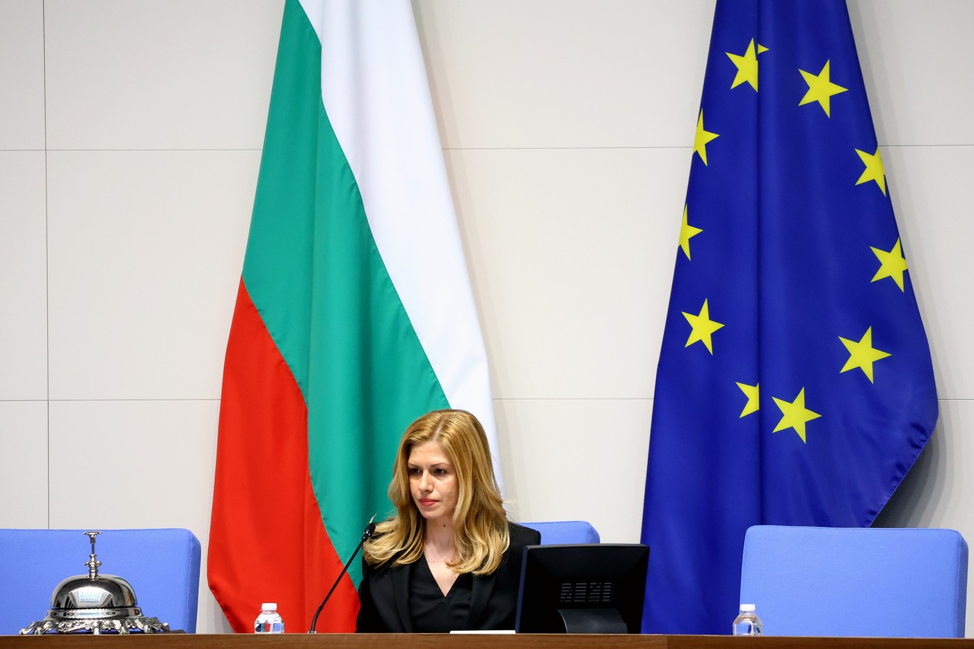 Scandal în Bulgaria după ce un agent de pază a împins o jurnalistă la pământ în fața președintei Parlamentului