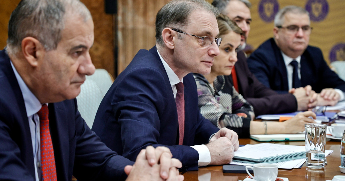 Premierul Luca Niculescu solicită accelerarea procedurilor pentru încasarea fondurilor PNRR