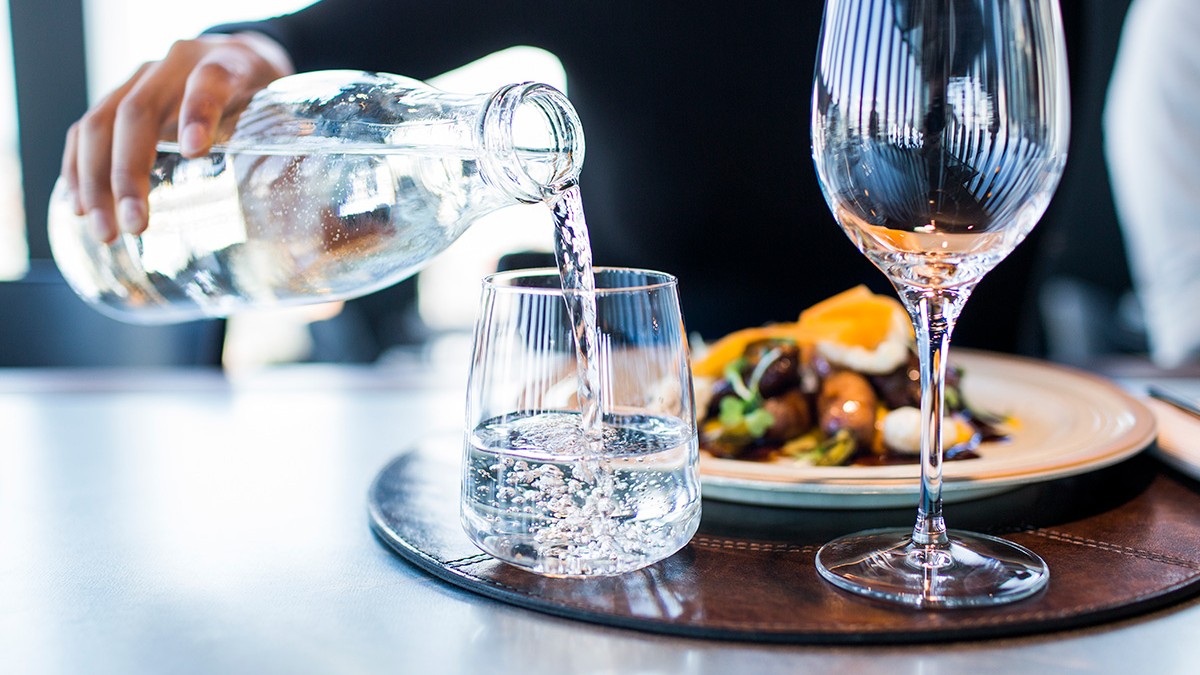 Taxarea apei de la robinet în restaurantele din Tirol: un pahar poate costa până la 3,50 euro
