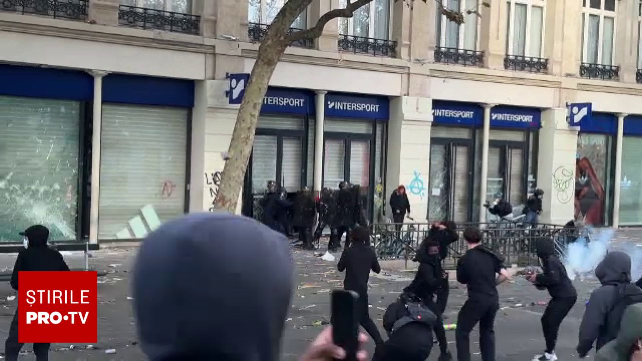 Franța mobilizează 70.000 de forțe de ordine pentru a contracara violențele și jafurile din proteste
