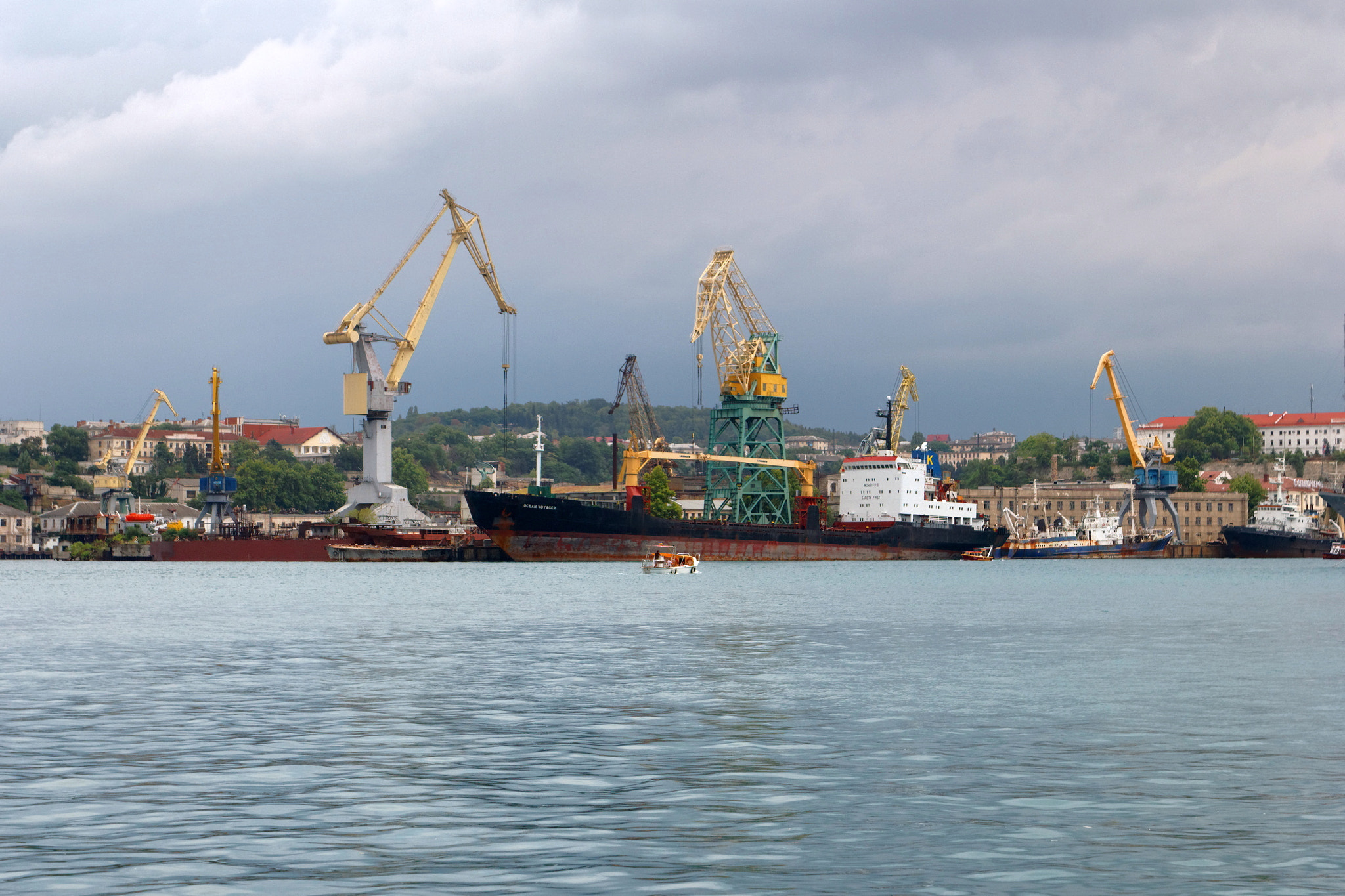 Kaja Kallas avertizează că atacurile Rusiei asupra navelor din Marea Neagră amenință securitatea alimentară globală