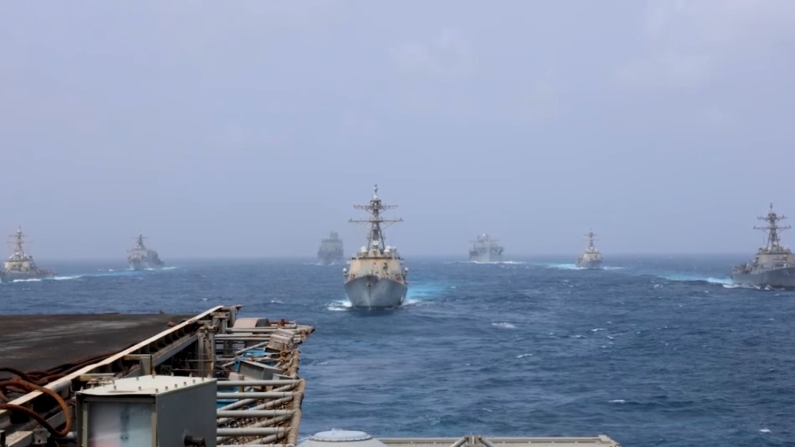 Teheranul amenință SUA: Navele militare americane nu vor putea intra în Golful Persic