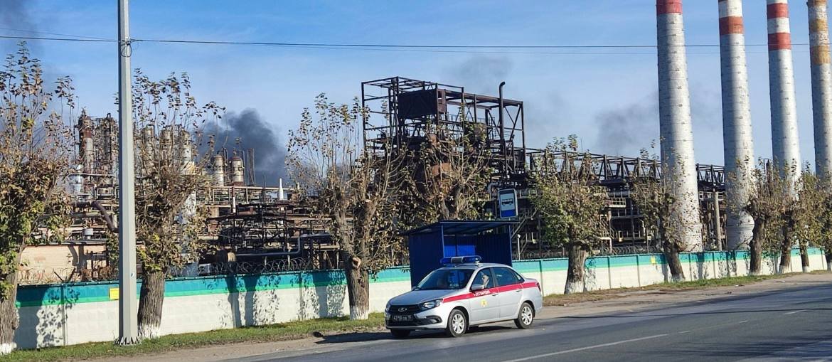 Atacuri masive cu drone asupra Rusiei: au fost lovite o fabrică petrochimică și o unitate de electronice