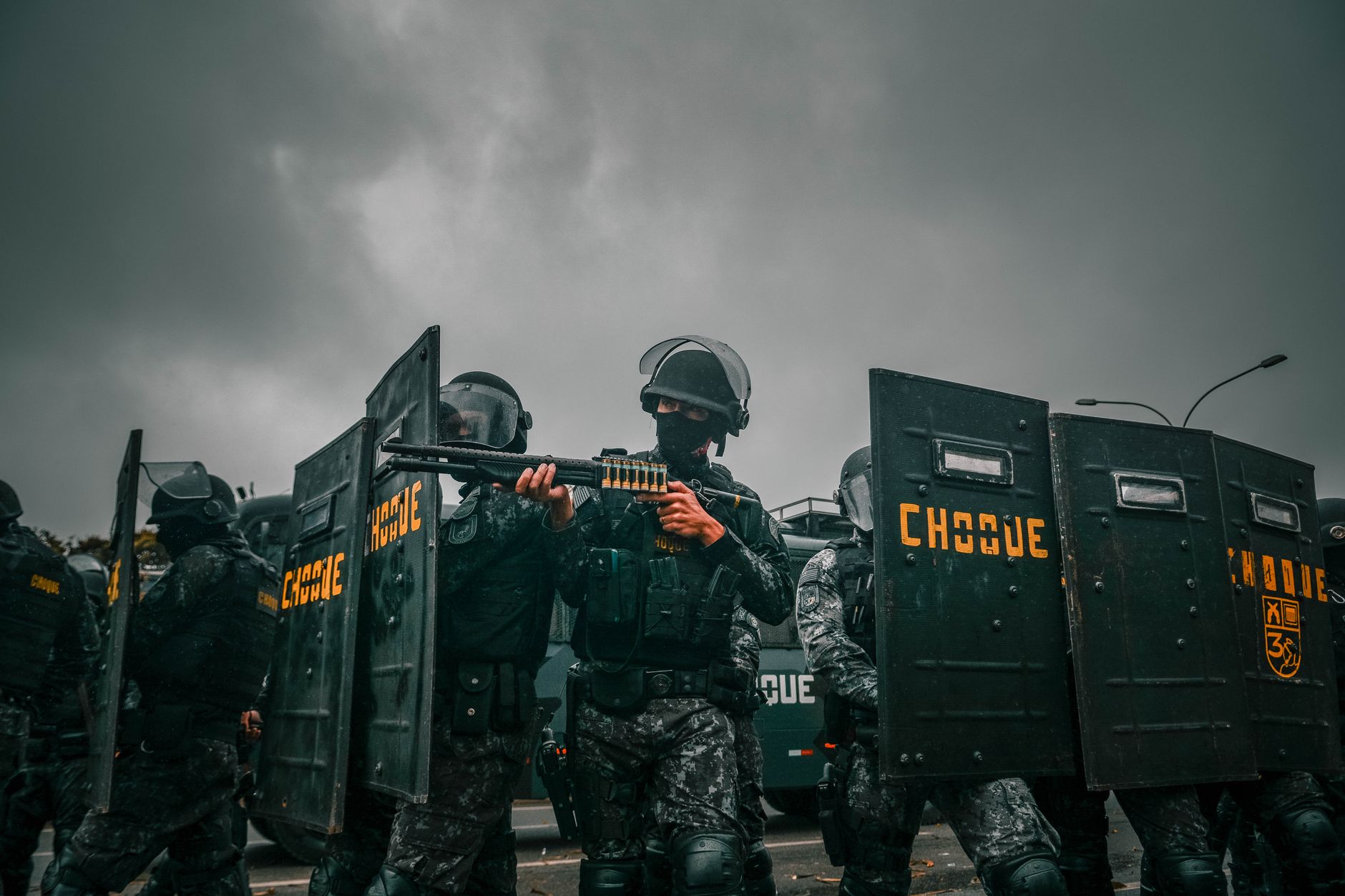 Franța sub alertă: 70.000 de polițiști mobilizați pentru a contracara protestele masive