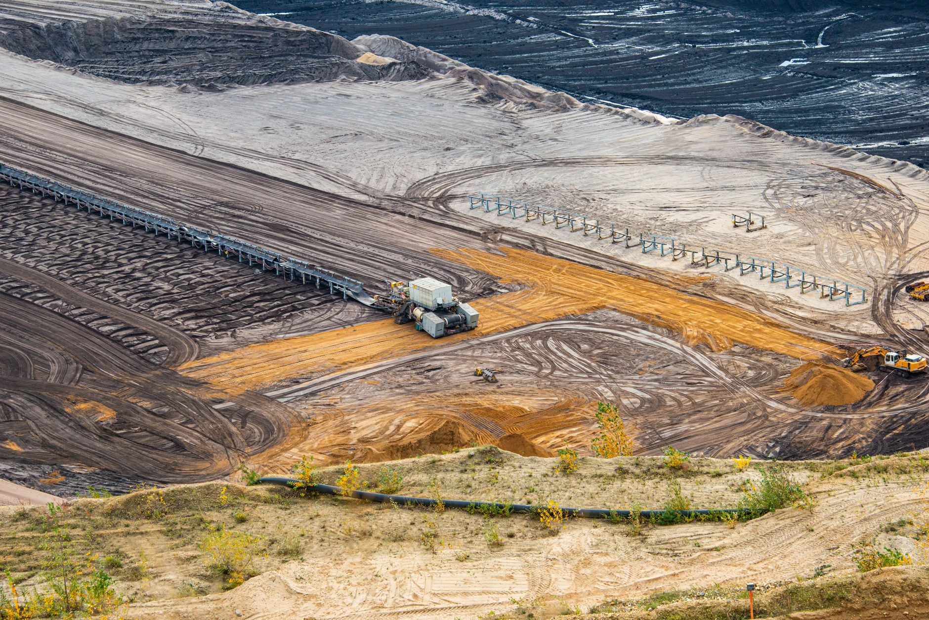 Analiza rezervelor minerale globale: câteva țări controlează resursele esențiale pentru economiile moderne