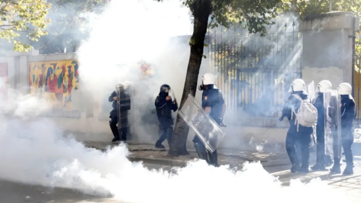 Tirana în alertă: Proteste violente împotriva guvernului condus de Edi Rama