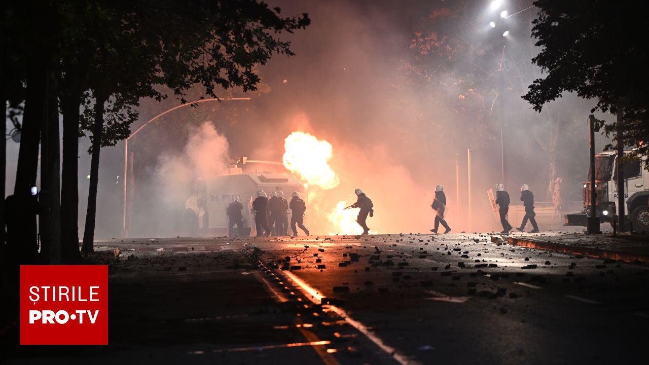 Mii de persoane protestează la Tirana împotriva corupției și a premierului Edi Rama