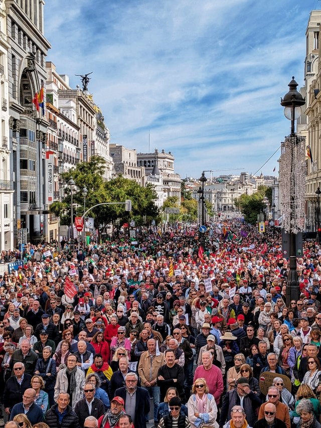 Proteste masive la Madrid: 25.000 de oameni cer protecția sistemului public de pensii