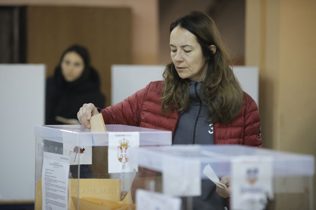 Serbia votează în contextul protestelor studențești masive împotriva regimului lui Aleksandar Vucic