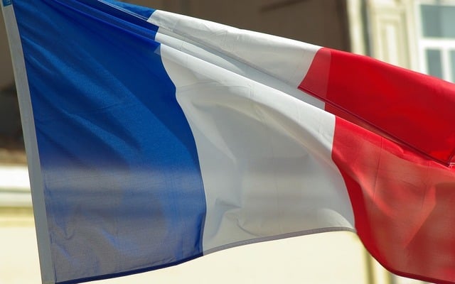 Finanțele Franței în prag de criză, la niveluri similare cu Grecia din perioada de declin