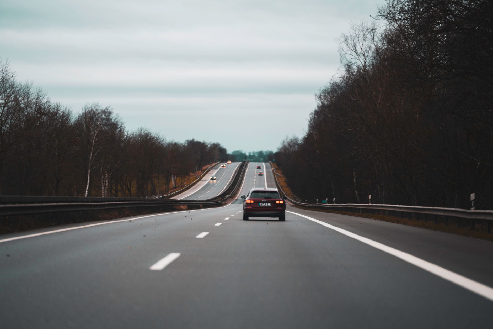 Elveția analizează limitarea vitezei pe autostrăzi la 80 km/h pentru economisirea combustibilului