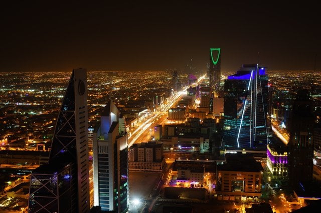 Atacuri fără precedent ale rebelilor houthi asupra Riadului și incertitudini privind aeroportul