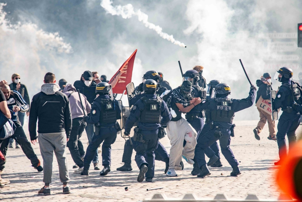 Europa este afectată de proteste violente pe fondul degradării condițiilor de trai și a crizei locuințelor