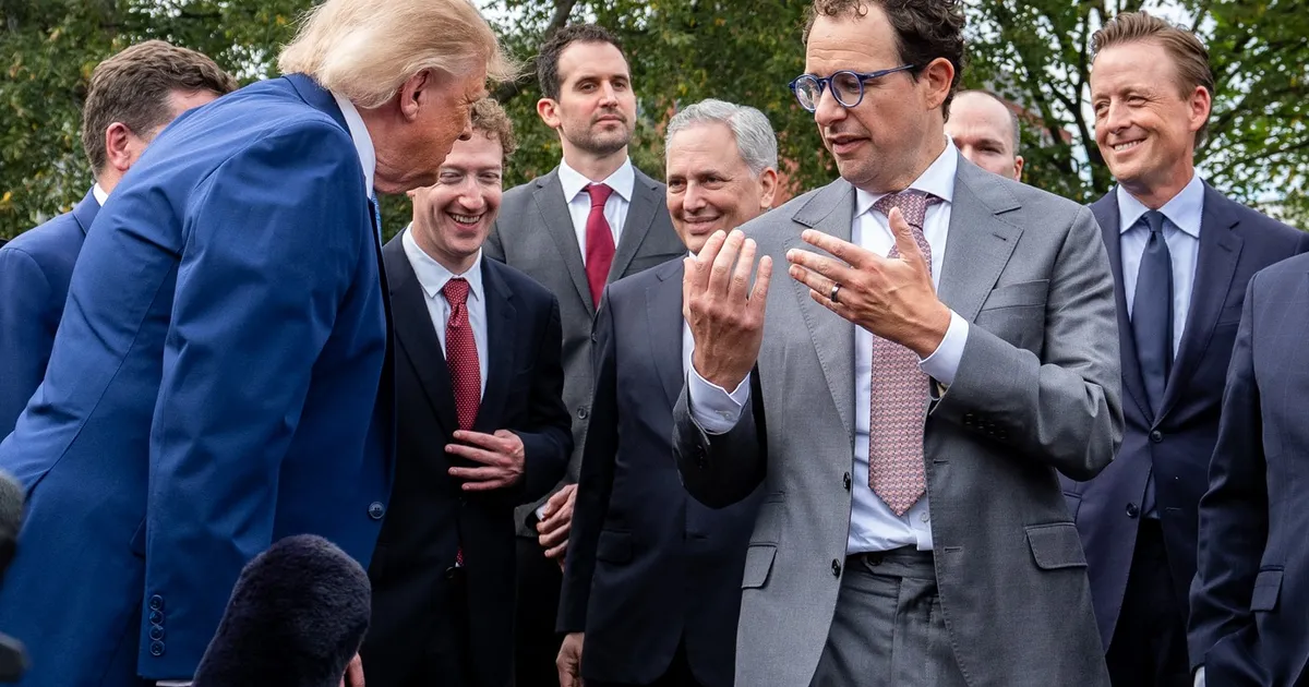 Diferențe de generație în cursă inteligenței artificiale: abordările lui Donald Trump și Dario Amodei