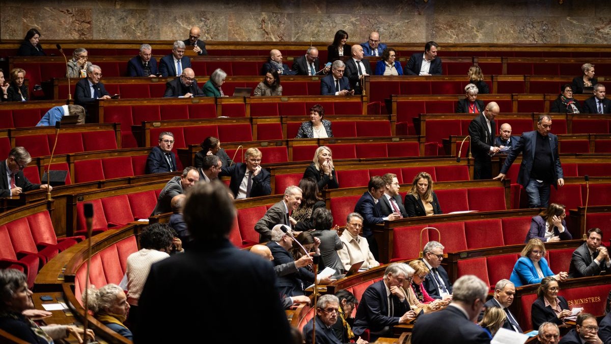 Scandal în Franța: Agenții de securitate ai partidului lui Marine Le Pen au verificat femeile la congres