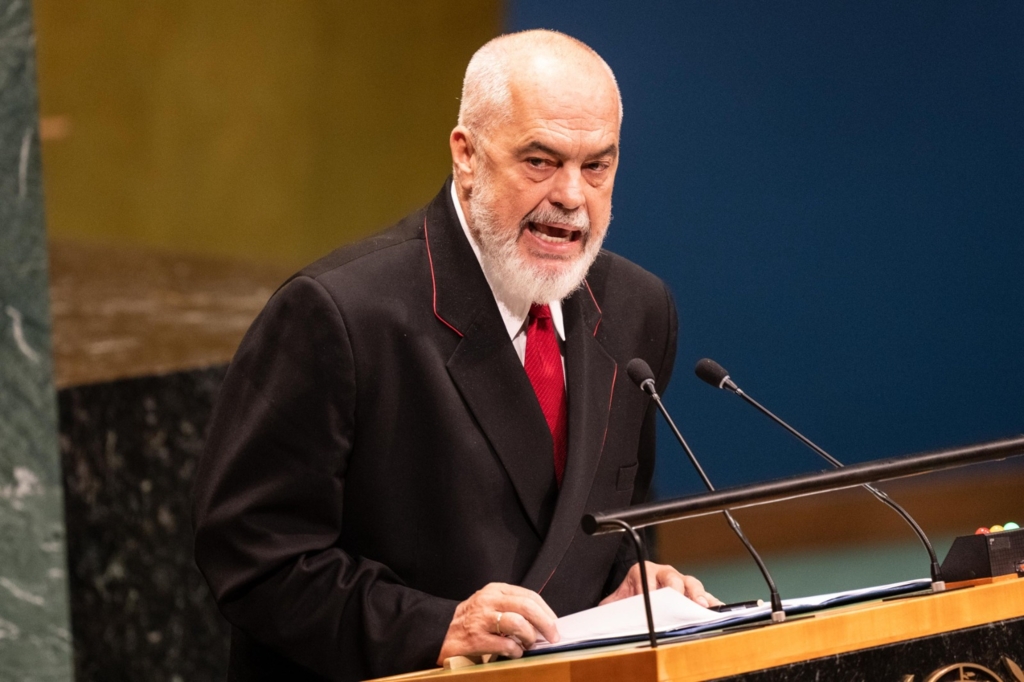 Edi Rama anunță măsuri legislative dure împotriva manifestanților violenți din Albania
