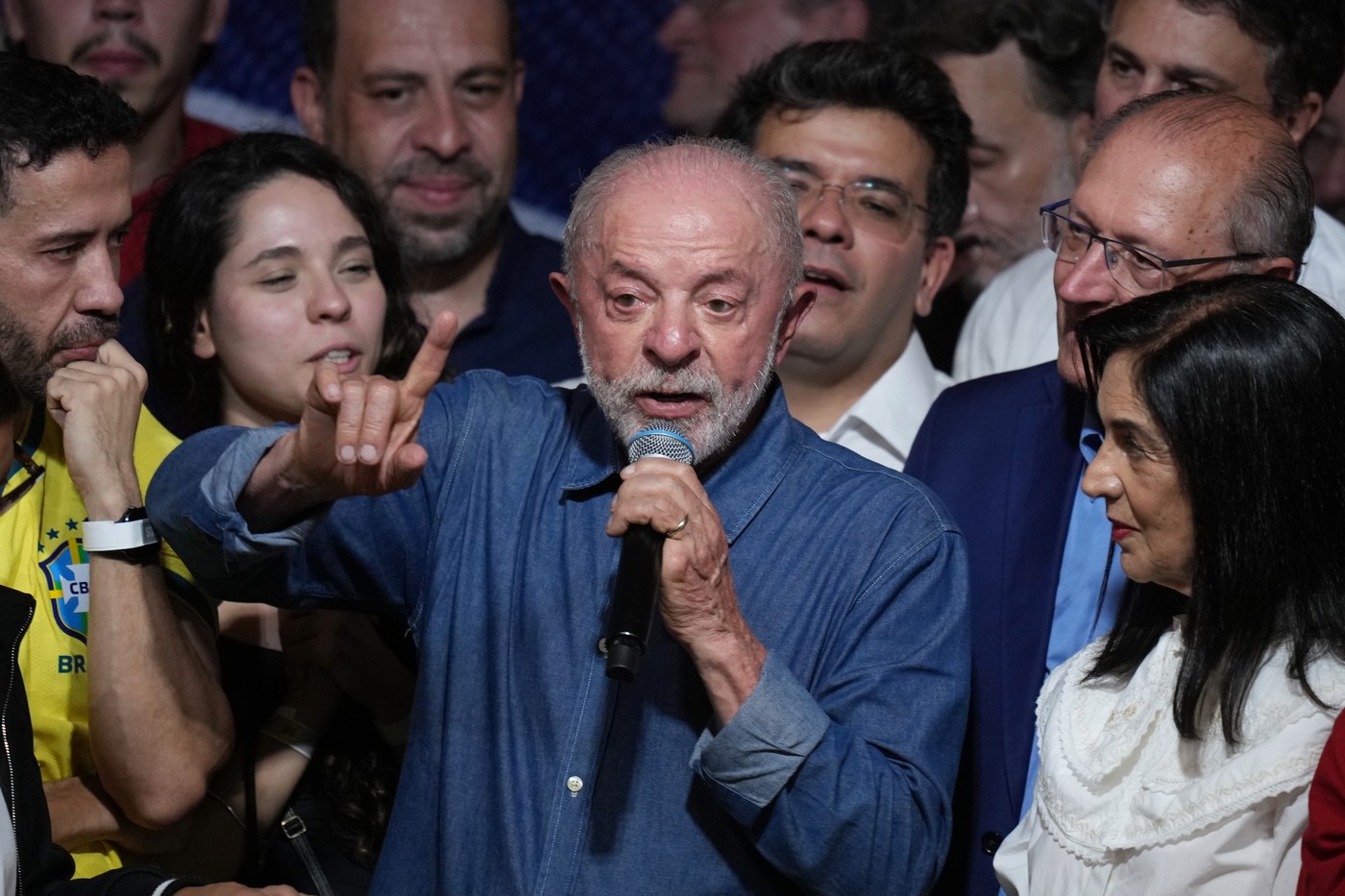Luiz Inácio Lula da Silva câștigă al patrulea mandat în Brazilia într-o țară profund divizată