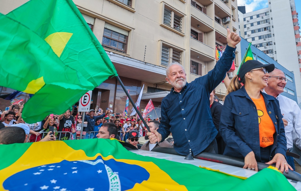 Luiz Inacio Lula da Silva câștigă al patrulea mandat de președinte al Braziliei, Flavio Bolsonaro contestă rezultatul