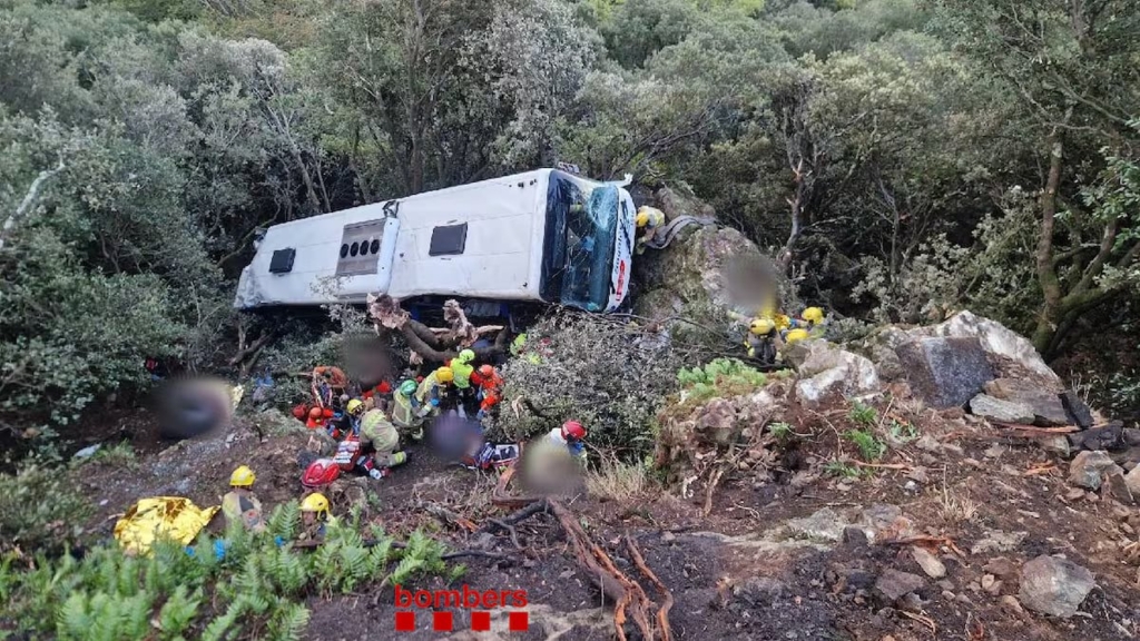 Accident grav în Spania: un autocar cu pasageri a căzut într-o râpă de la 20 de metri