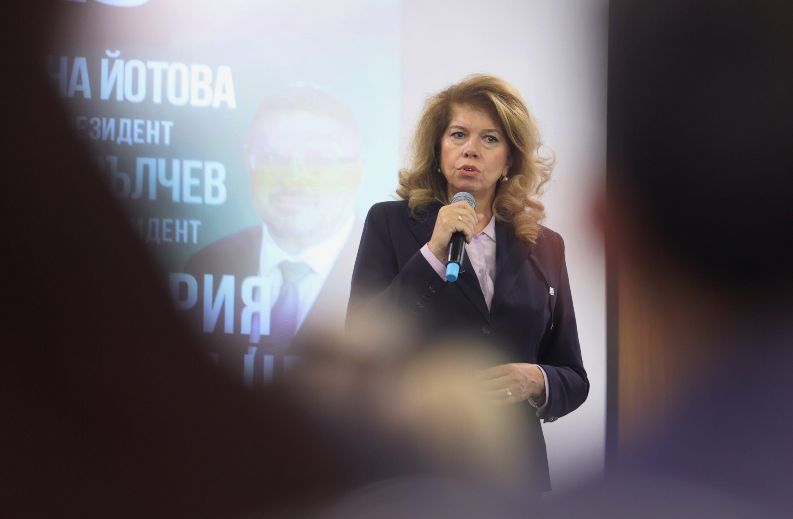Alegere prezidențială în Bulgaria: Iliana Iotova și Andrei Ghiurov se pregătesc pentru turul al doilea