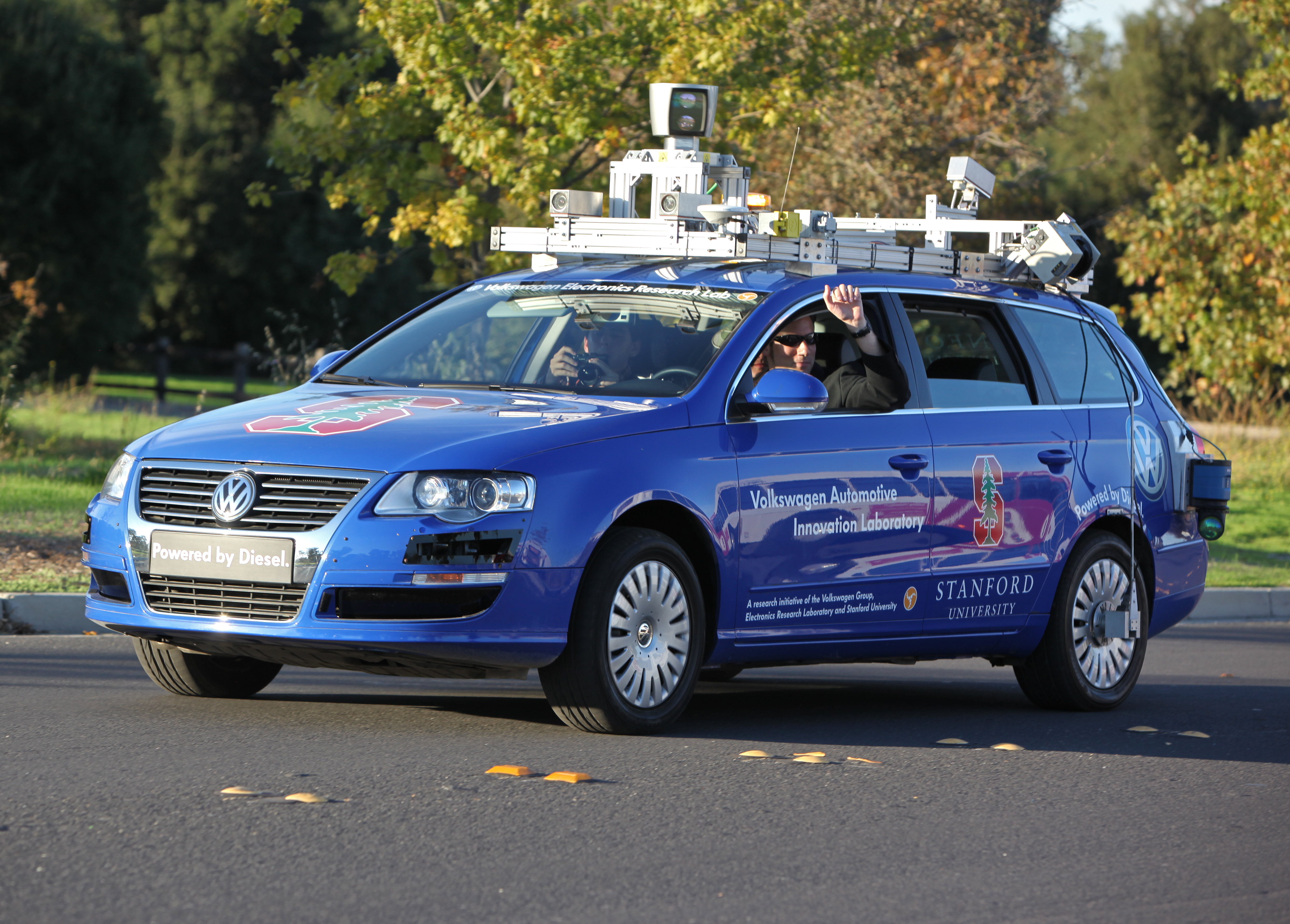 Parteneriat major între Wayve, NVIDIA și Stellantis pentru vehicule autonome în Europa