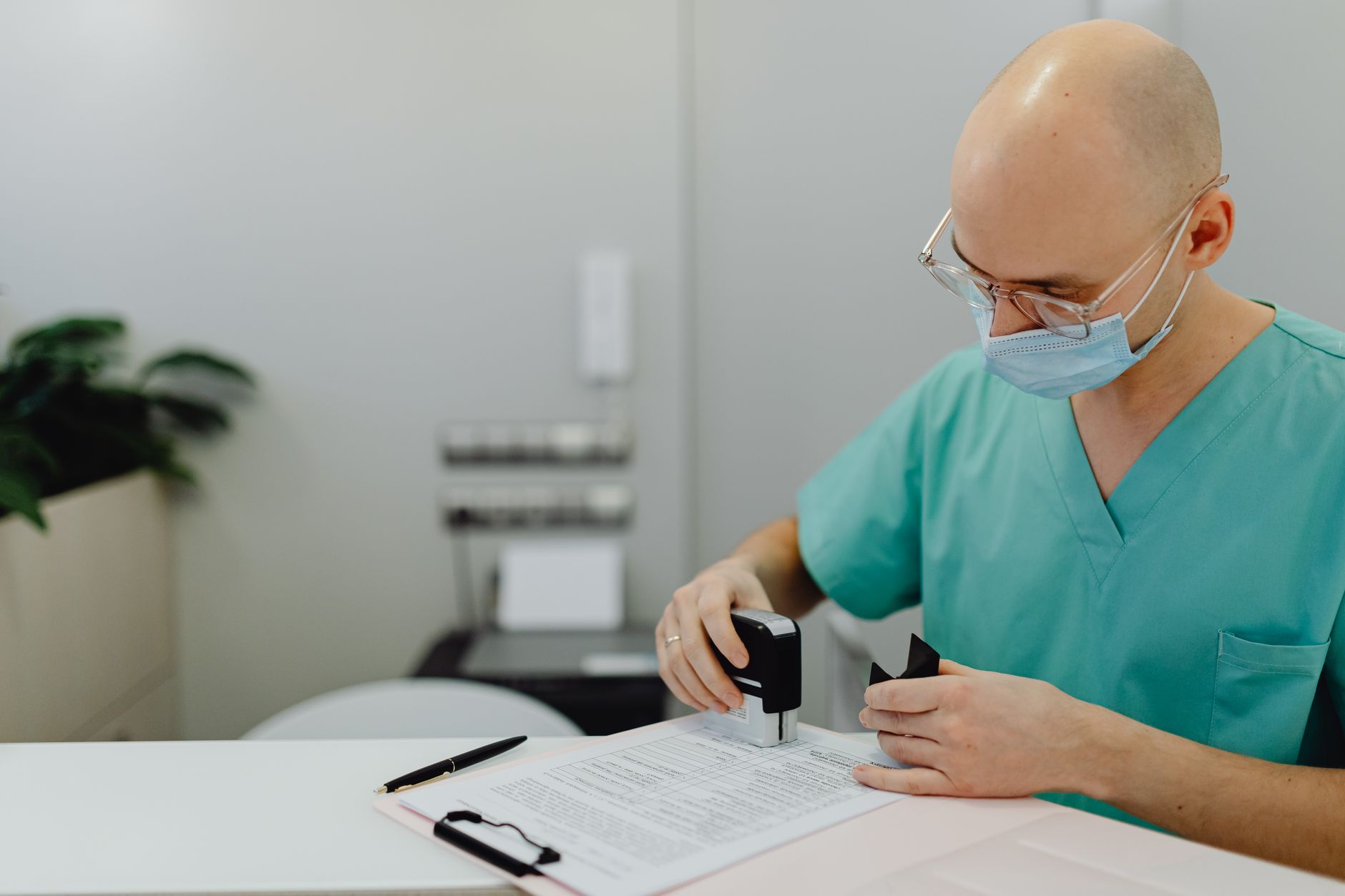 Reguli noi pentru permisul de conducere: cum se vor schimba controalele medicale din noiembrie
