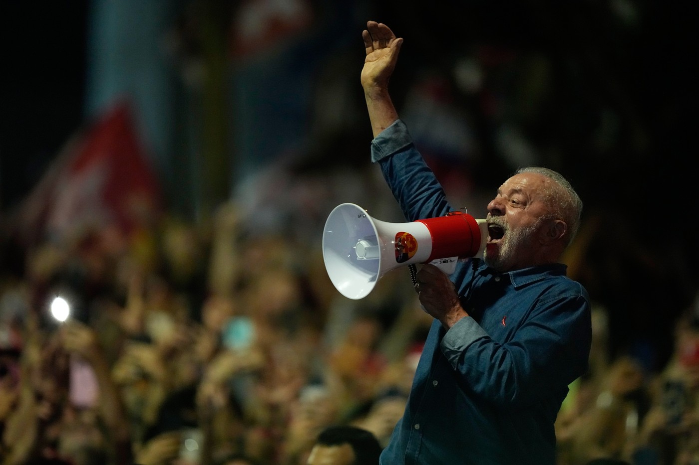 Lula a câștigat alegerile din Brazilia, învingând valul de dreapta susținut de Trump